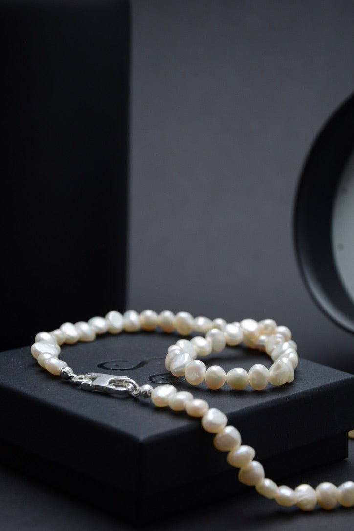 THE SQUIGGLY PEARL NECKLACE - squïd studios